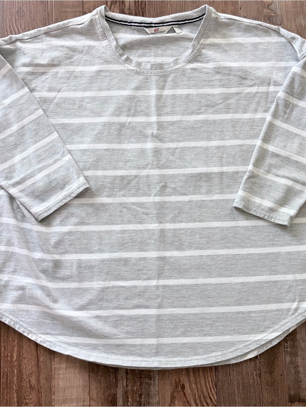 Vineyard Vines • Women’s Large • Gray & White Striped 3/4 Sleeve Top